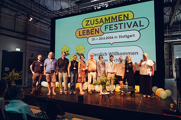 ZusammenLeben Festival - B&uuml;hne mit Veranstaltern